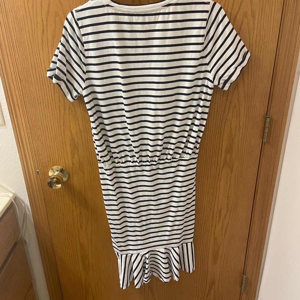 Veronica Beard summer cotton dress. So comfortable you’ll want to live in this.